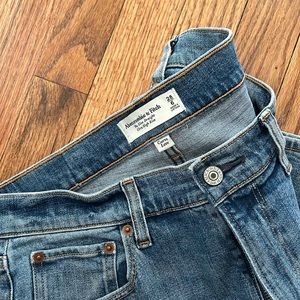 Abercrombie & Fitch Curve Love Slim Straight Jean
